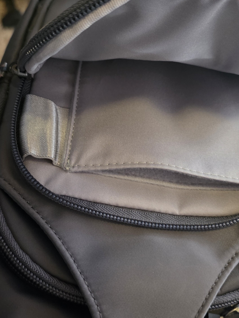 Baggallini Gray Sling Crossbody Bag - Compact Everyday Carry - Picture 4 of 8